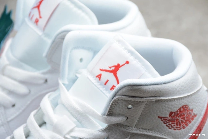 White Jordan BQ6472-106 Red University Mid (W) 1 0109